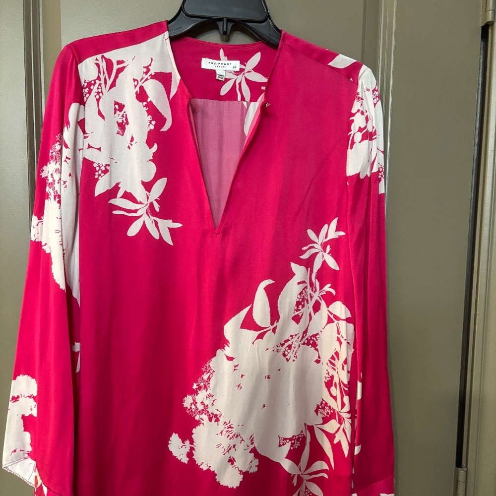 Equipment Femme Flower Silk Button Up Shirt Pink S